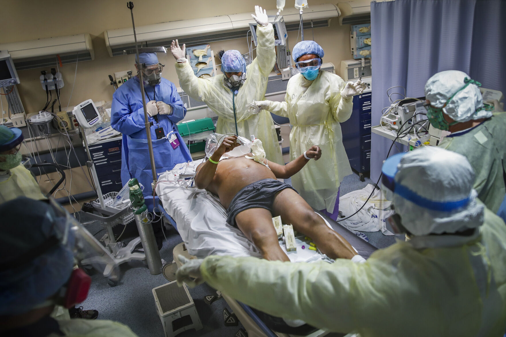 Virus Outbreak Half Million Dead Photo Gallery